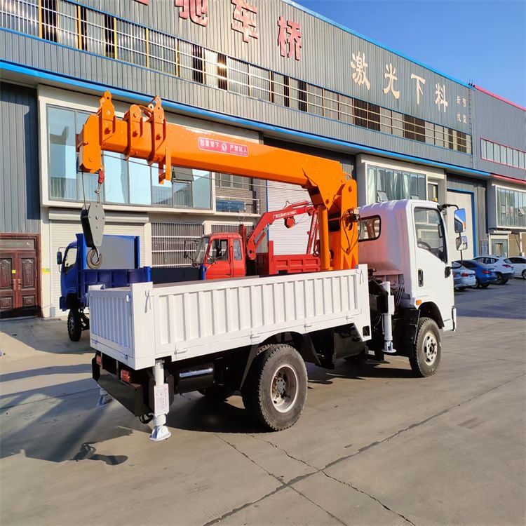 新社区三轮随车吊定制 农用改装机自备吊中瑞长期出售